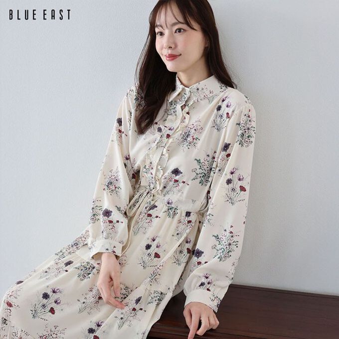 日本 BLUE EAST - 荷葉邊領唯美花卉長袖洋裝(腰抽繩)-米杏