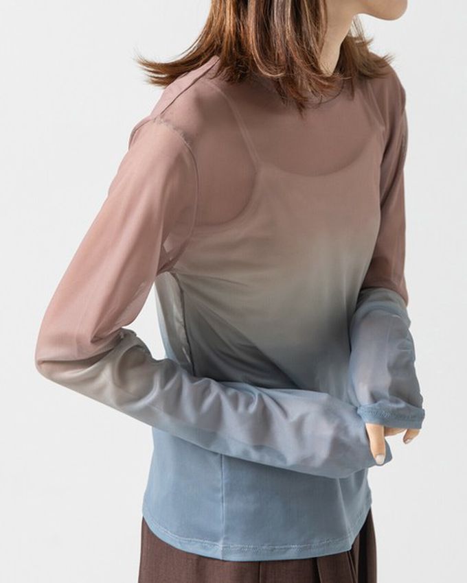 日本 gleam - 唯美漸層透膚圓領長袖上衣-水藍x草綠