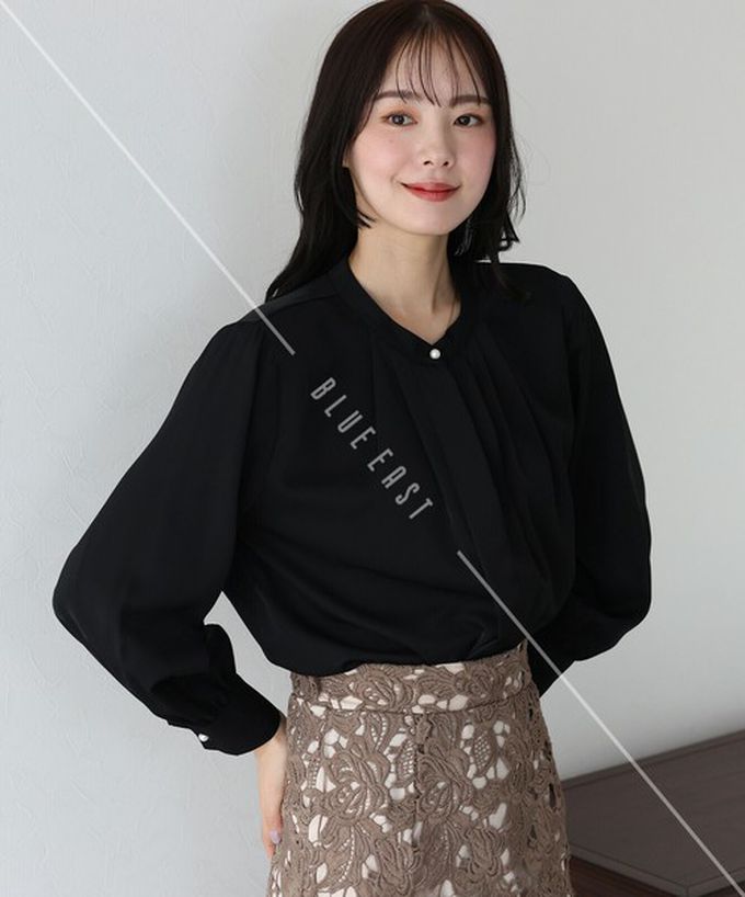 日本 BLUE EAST - 2way領知性整潔感打褶長袖上衣-珍珠袖扣-炭灰