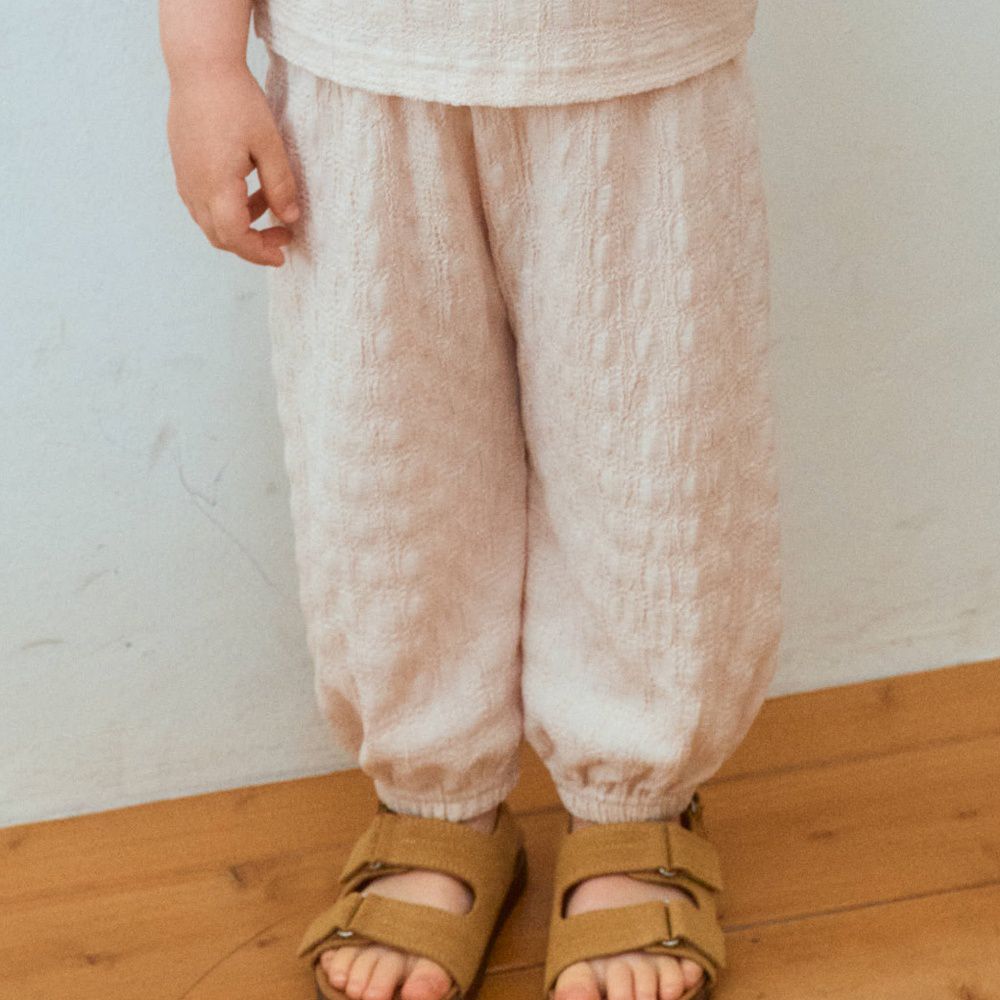 First Blue 鬆緊腰方格壓紋縮口長褲-米