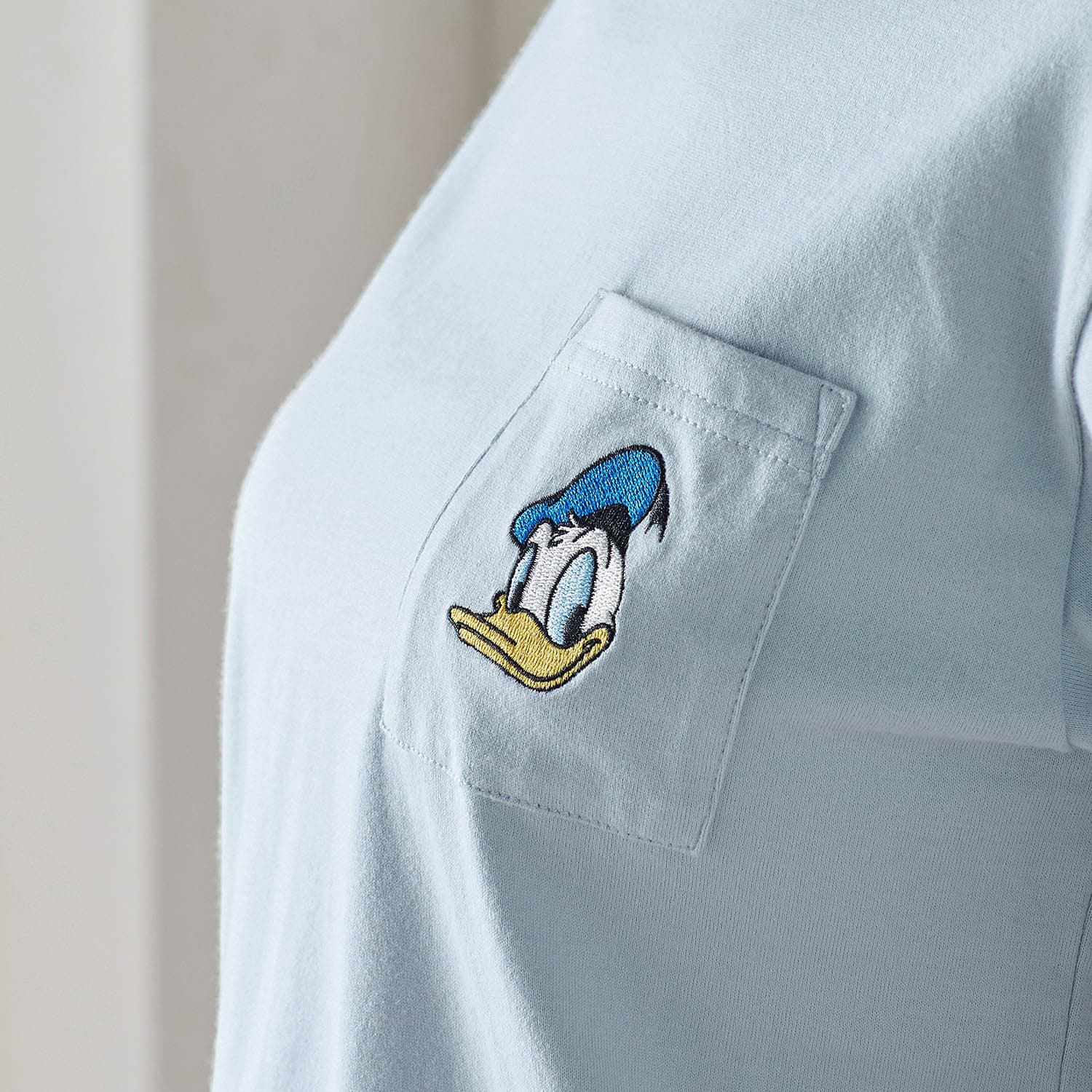 日本千趣會 - 迪士尼角色口袋短袖上衣(大人款)-杯麵-米白