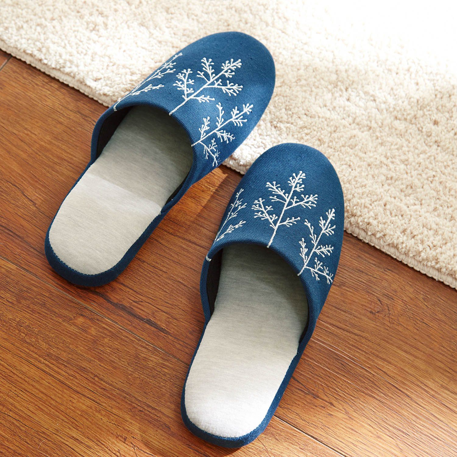 日本千趣會 - 可機洗 刺繡典雅室內拖-自然之樹-深藍