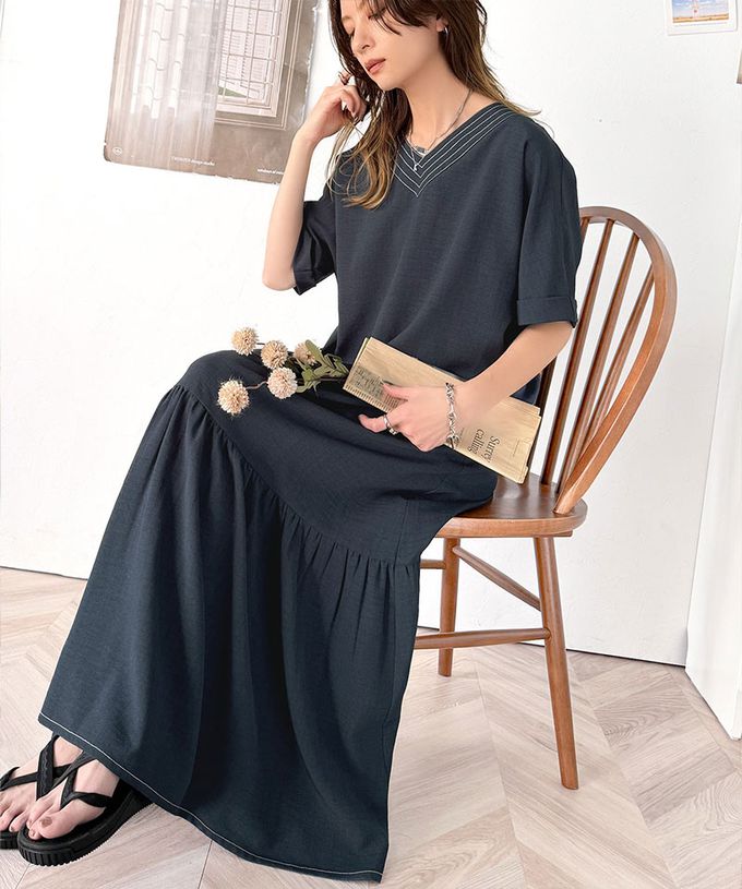 日本 Classical Elf - 顯瘦線條V領傘狀五分袖洋裝-卡其杏