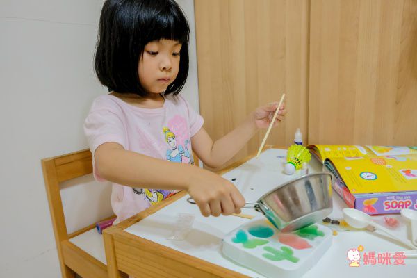 讓孩子愛上洗手！美國 KLUTZ 肥皂DIY、創意手作系列