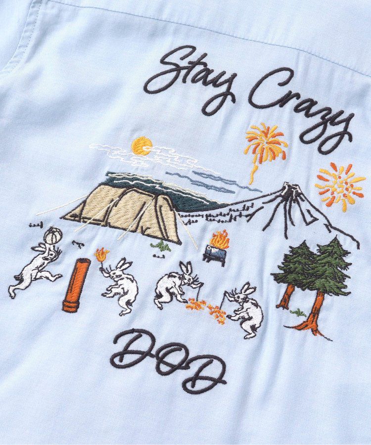 日本 BREEZE - 聯名款 露營風刺繡印花短袖襯衫-軍綠