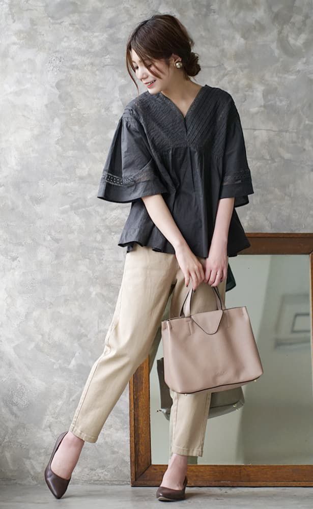 日本 zootie - 質感V領休閒寬鬆五分袖上衣-米杏