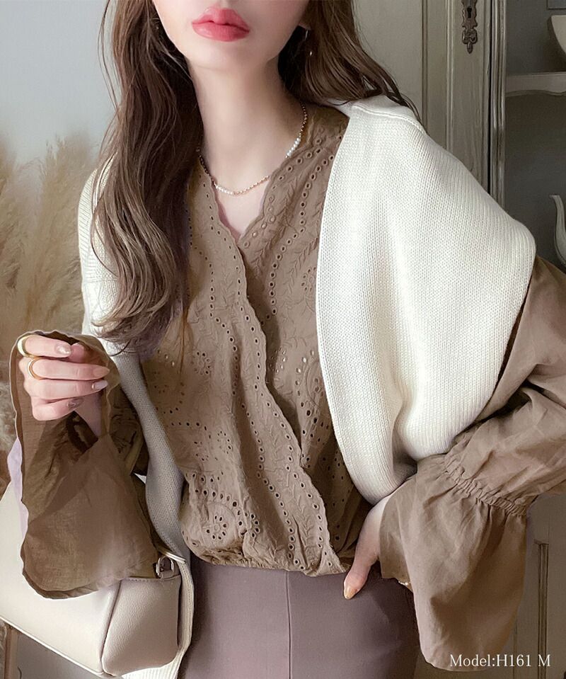 日本 Classical Elf - 小清新花朵領雕花長袖上衣-摩卡