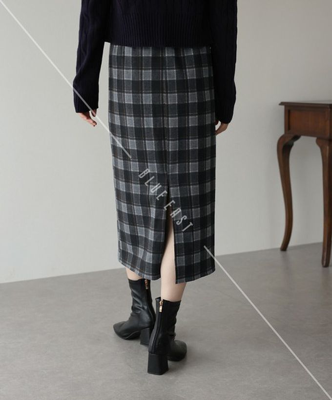 日本 BLUE EAST - 簡潔溫柔格紋後開叉合身長裙-咖啡棕