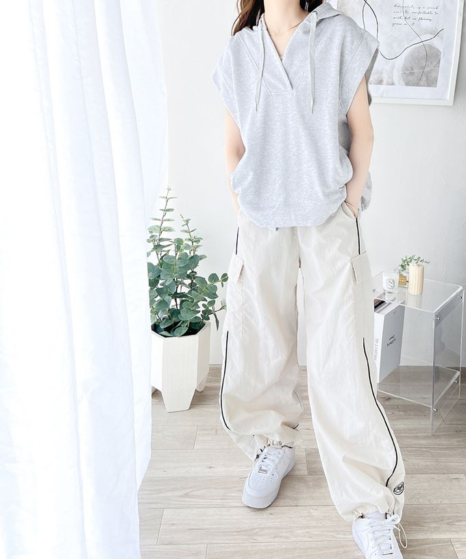 日本 Classical Elf - Java 深V領休閒寬短袖連帽上衣-黑白條紋