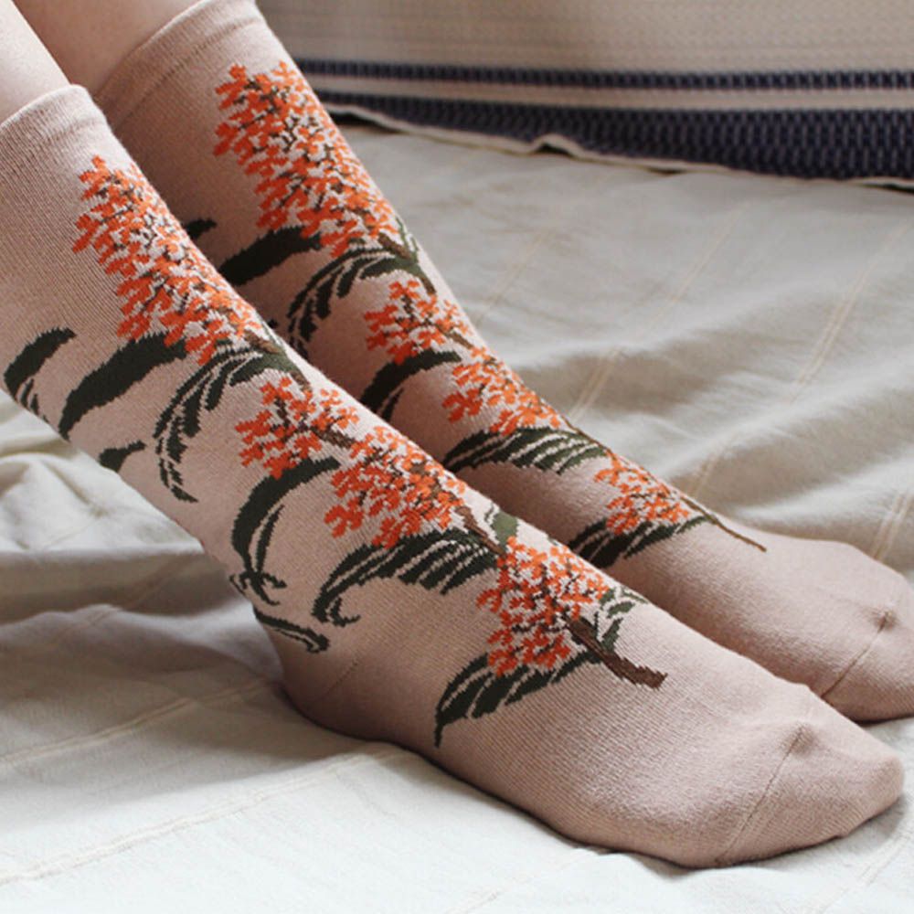 日本製 唯美花卉風長襪-香橄欖-淺棕 (23-25cm)