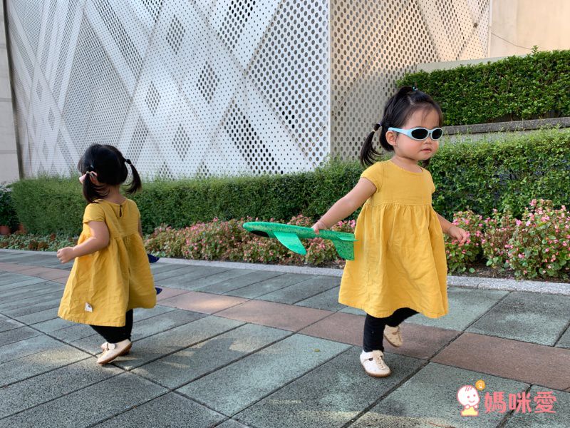 澳洲 Idol EYES - 兒童太陽眼鏡-Baby Warpz 2-粉紅色 (0-5歲嬰幼兒款)-附鏡面+一組鏡腳+兩組頭帶+透明耳掛+超細纖維眼鏡套