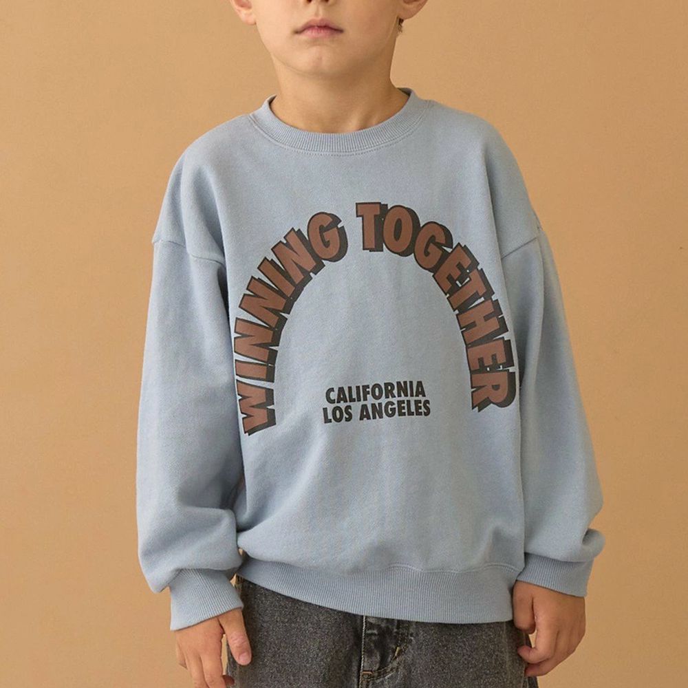 100%棉 美式印花縮口大學長袖上衣-淺灰藍