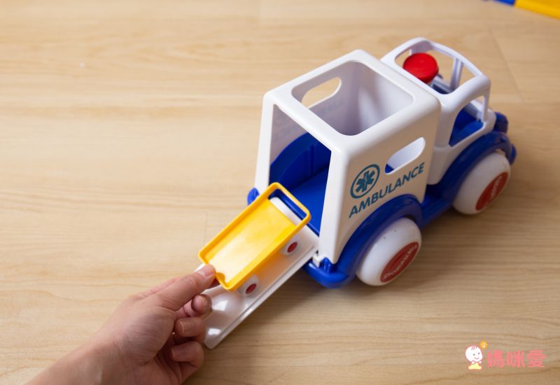 瑞典Viking toys - 醫療特派車(含2隻人偶)-28cm