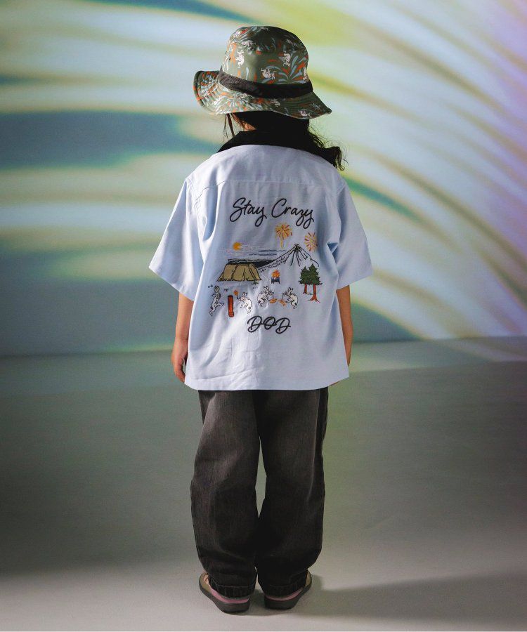 日本 BREEZE - 聯名款 露營風刺繡印花短袖襯衫-軍綠