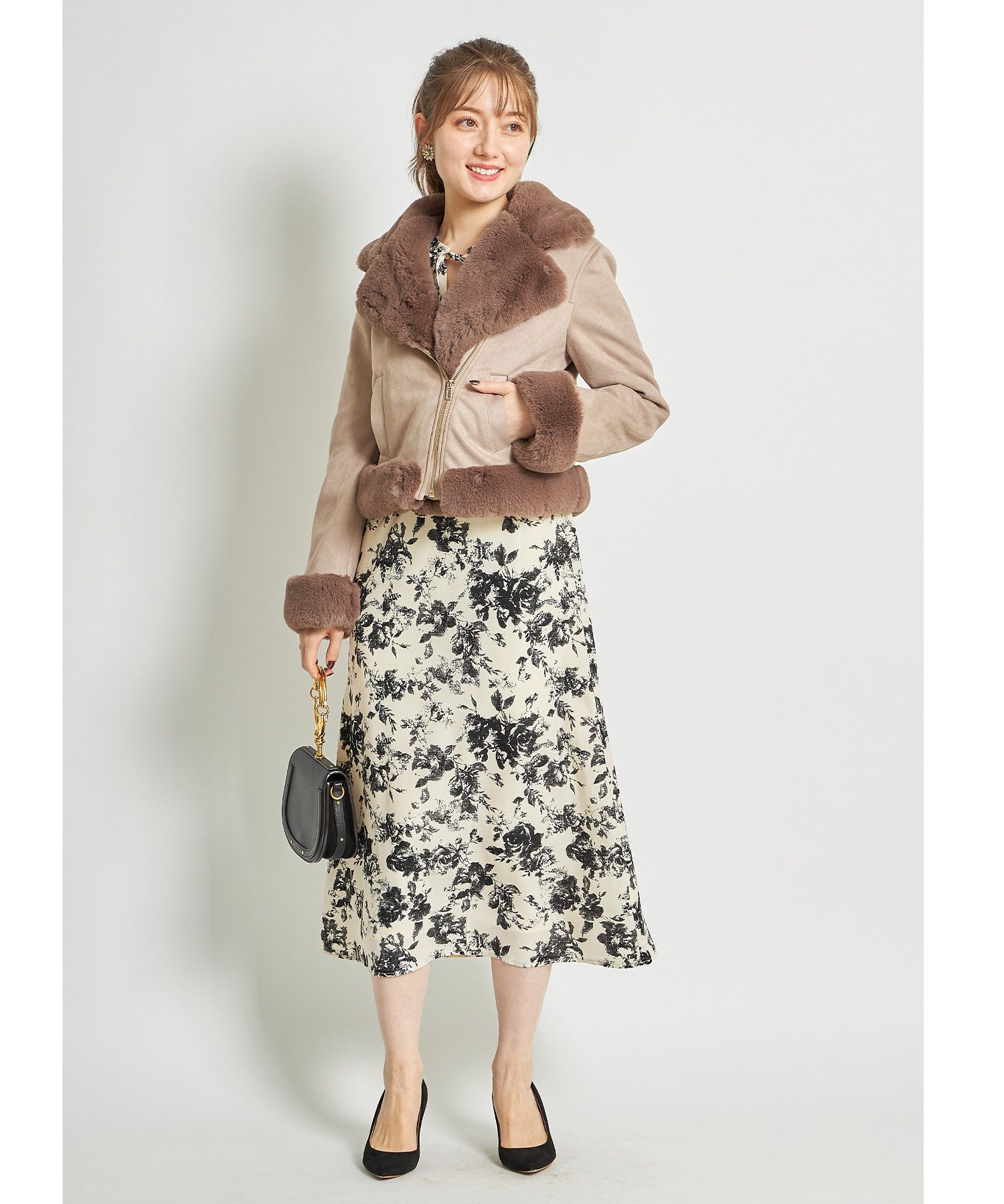 日本 tocco-closet - 優雅花朵波浪袖洋裝-粉膚杏