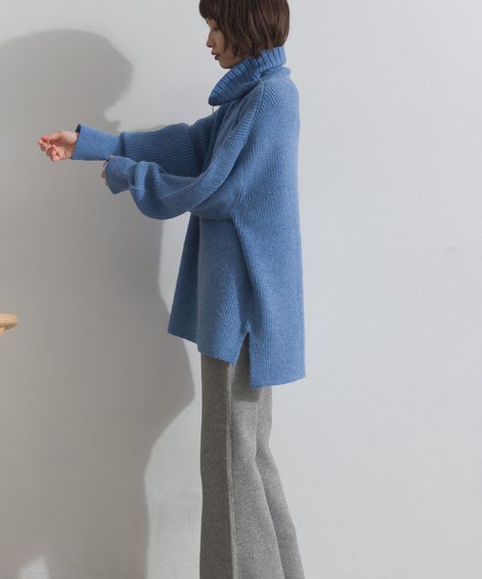 日本 ELENCARE DUE - 優雅線條感半拉鍊長版針織高領上衣-藍