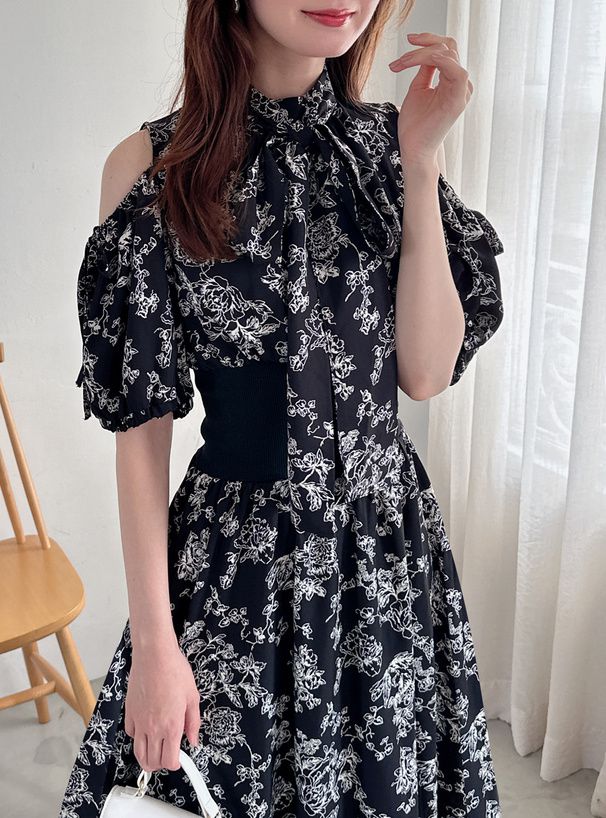 日本 GRL - 絕美氣質扭結收腰碎花洋裝-象牙杏