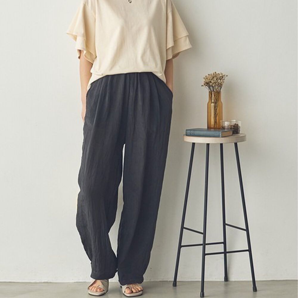 飄逸皺摺柔滑緞面感長褲-黑