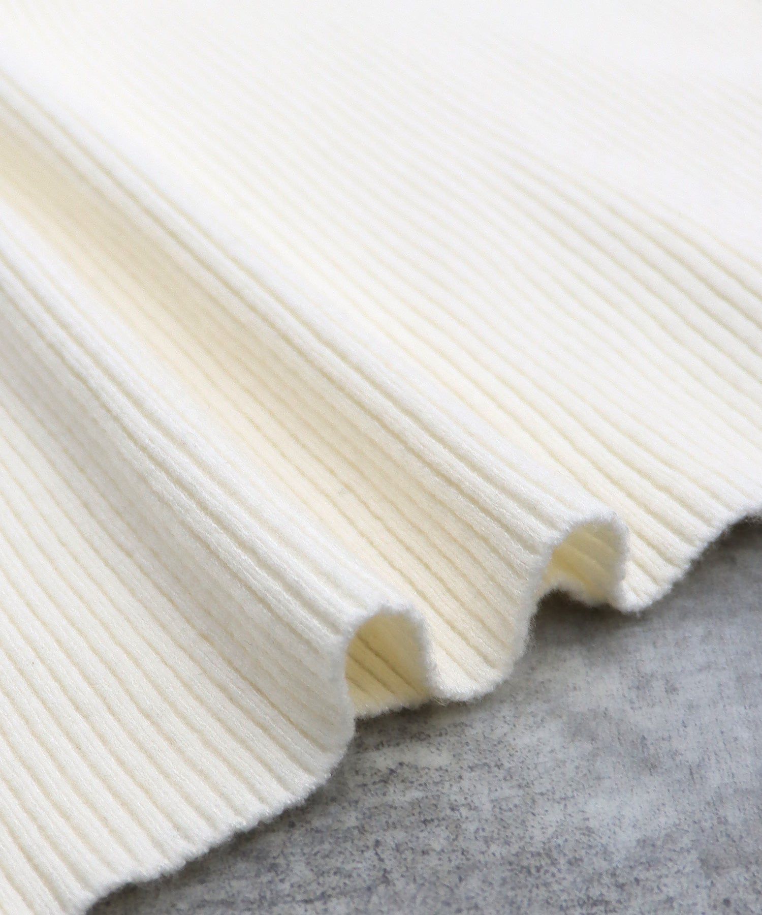 日本 BLUE EAST - 珍珠釦高領羅紋針織上衣-寶藍