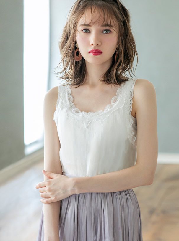 日本 GRL - 蕾絲滾邊圓領無袖上衣-米白