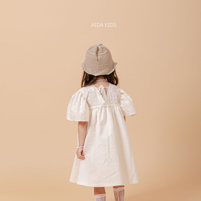 韓國 AIDA - 質感蕾絲花繡短袖連身洋裝-象牙白