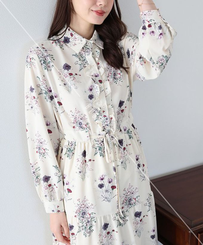 日本 BLUE EAST - 荷葉邊領唯美花卉長袖洋裝(腰抽繩)-黑