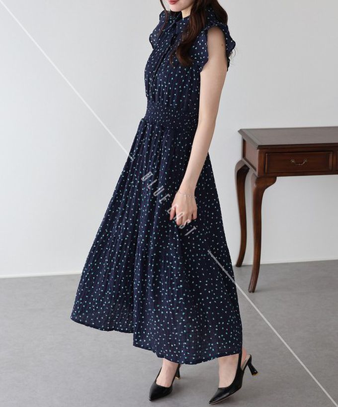 日本 BLUE EAST - 甜美雪紡束腰小荷葉無袖洋裝-碎花-米杏 (M)