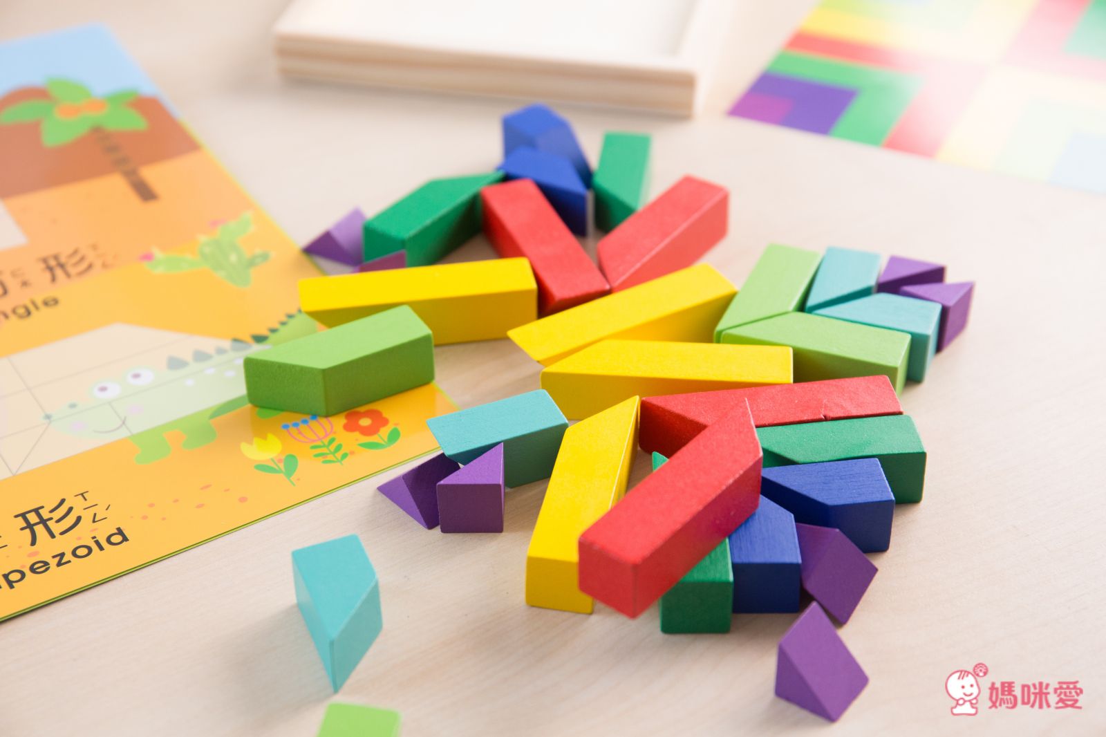 双美生活文創 - 5Q百變益智拼板：彩虹立體造形積木-44款平面造型變化+6款平衡積木變化+5款立體造型變化+1組木製彩虹積木
