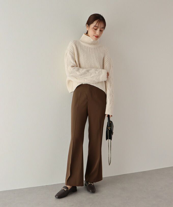 日本 BLUE EAST - 高領麻花編泡泡袖短版毛衣-象牙杏