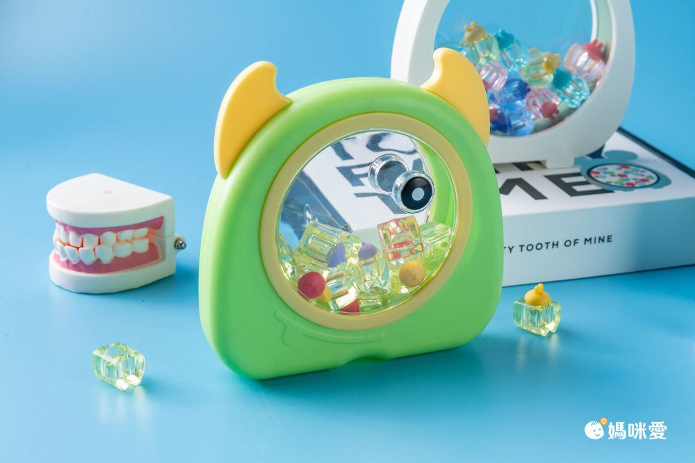 寶寶乳牙收藏盒-獨眼小怪獸-黃+綠 (16.4x15.8cm)