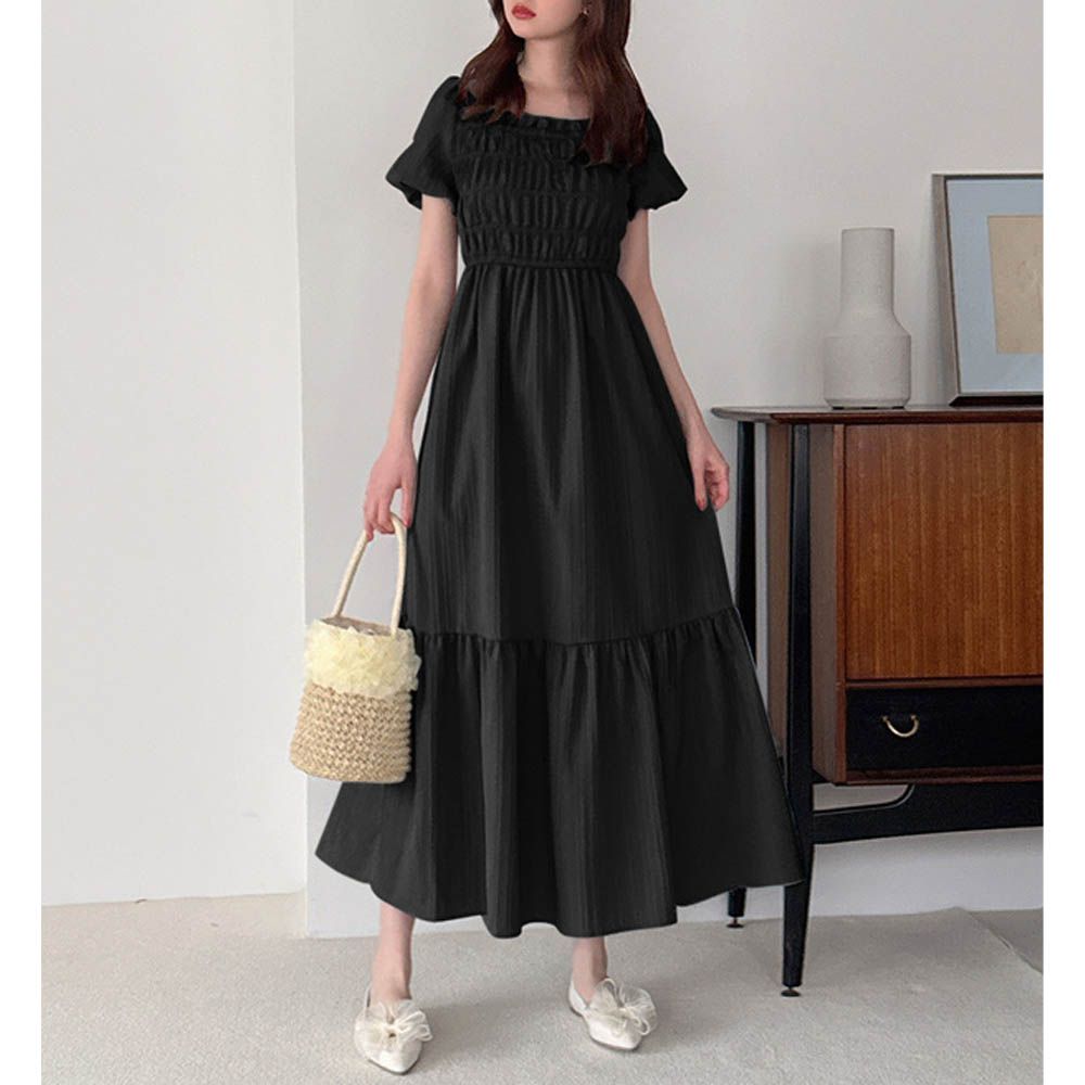 柔和方領皺摺線條紋理泡泡袖洋裝-黑 (F)