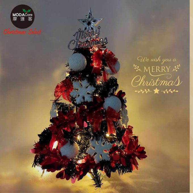 MODACore 摩達客 - 摩達客耶誕-2尺/2呎(60cm)特仕幸福型裝飾黑色聖誕樹 (白雪花球正紅系全套飾品)+20燈LED燈插電式暖白光*1/贈控制器/本島免運費