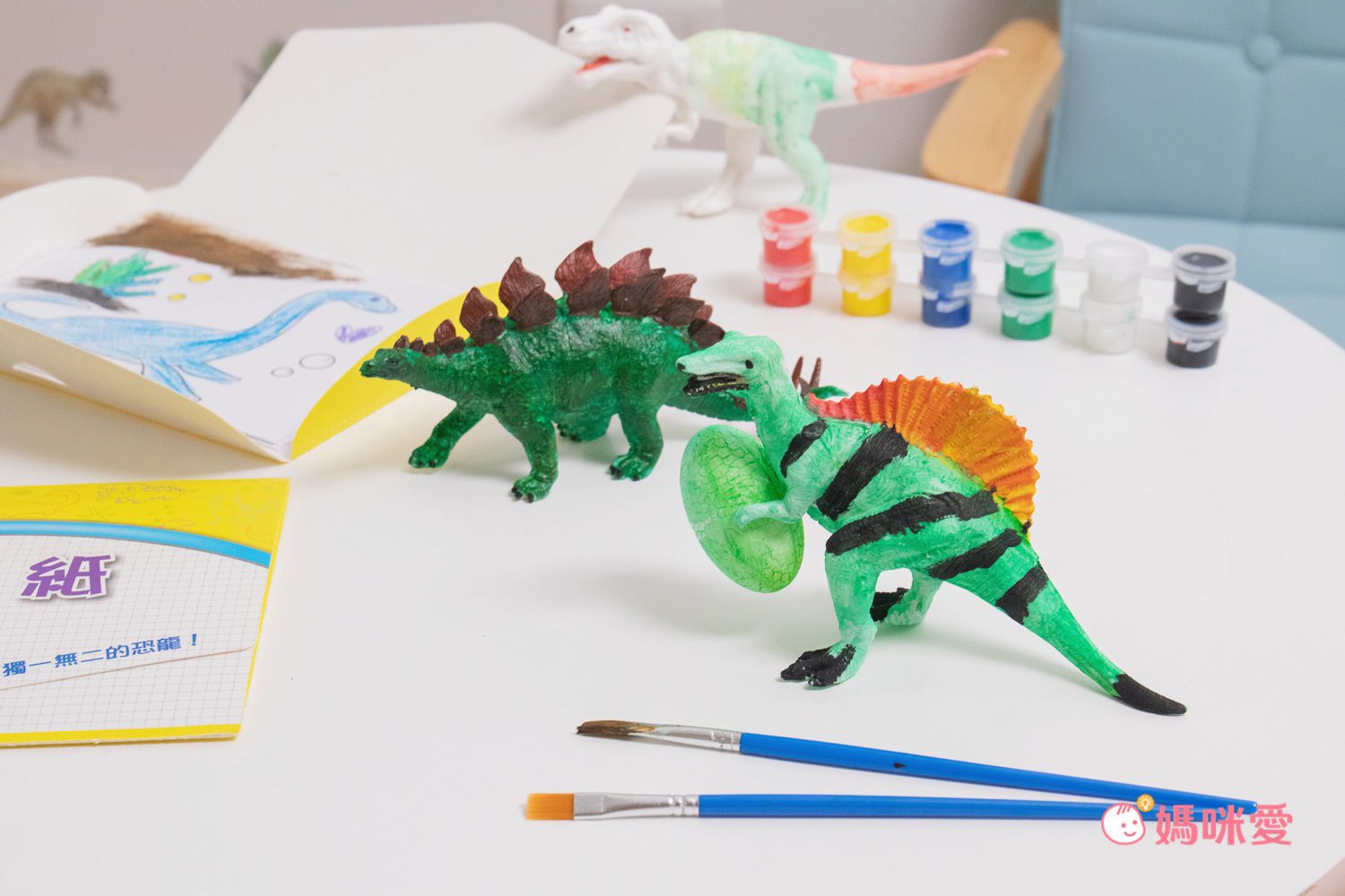 樂彩森林 - DIY恐龍彩繪組-腕龍(內附恐龍模型與10張恐龍畫紙) (22x6x18)