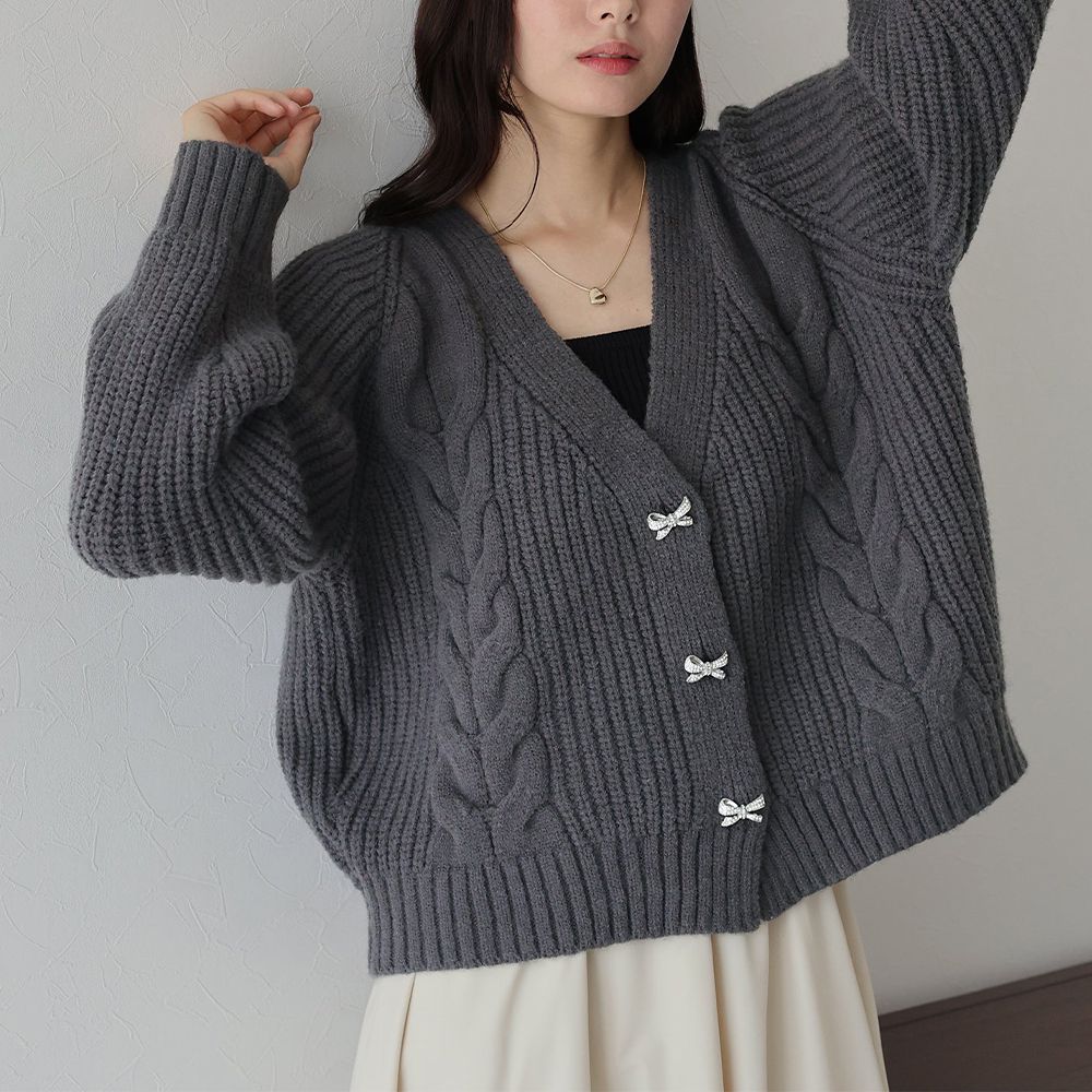 蝴蝶結寶石V領麻花粗編開襟衫-炭灰 (M)
