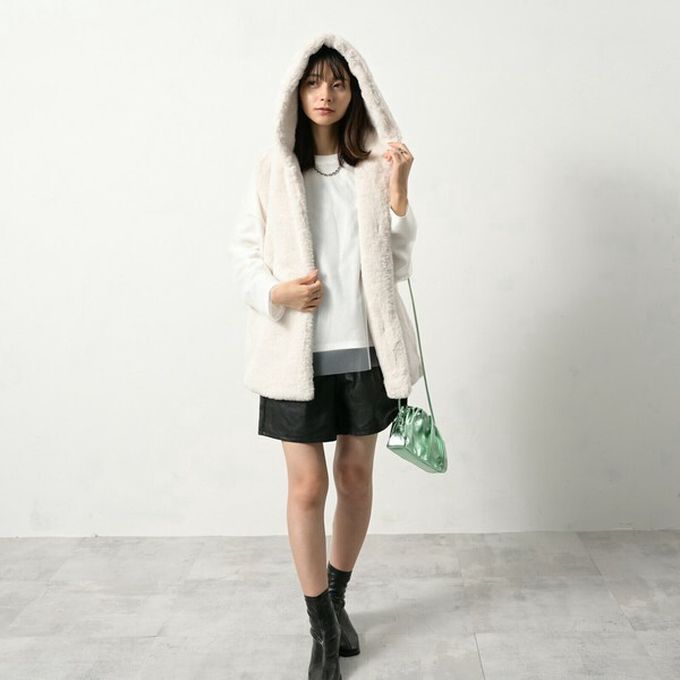 日本 ELENCARE DUE - 柔軟蓬鬆仿毛長版連帽背心(有口袋)-炭黑