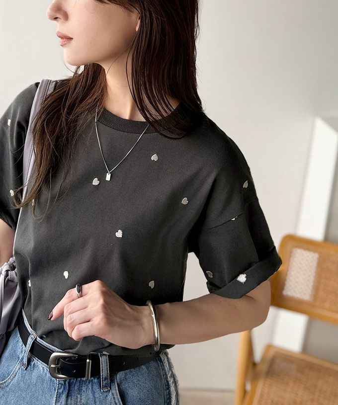 日本 Classical Elf - Java 小巧愛心刺繡短袖上衣-炭黑