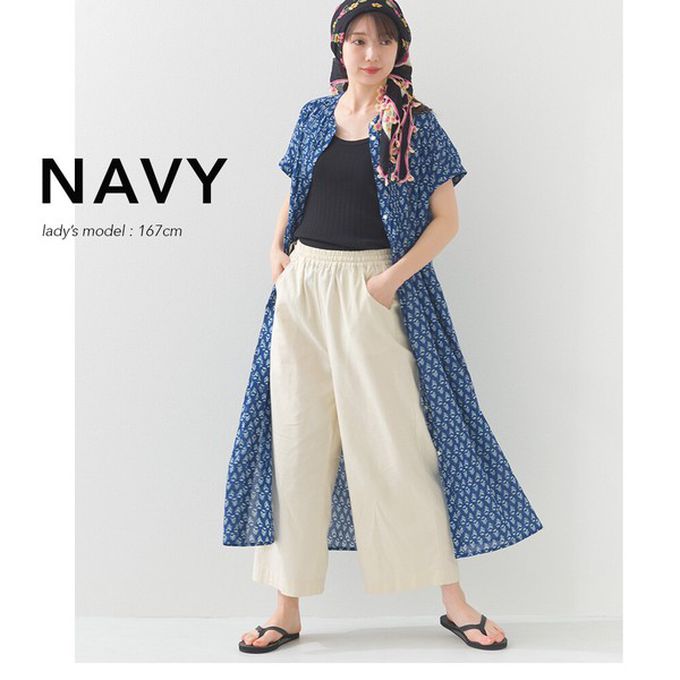 日本 OMNES - 100%印度棉 襯衫式印花短袖洋裝-黑底滿版花