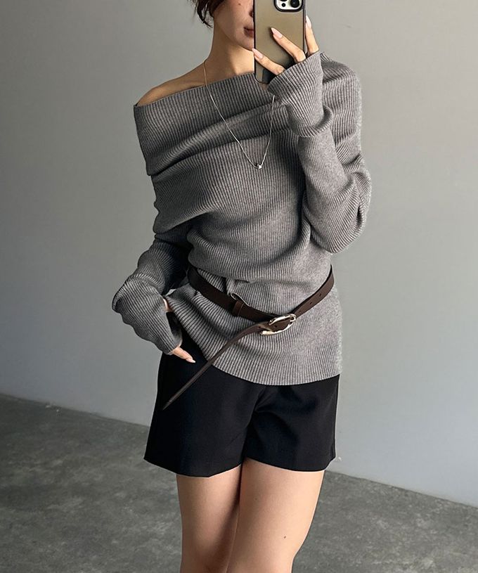 日本 Classical Elf - 華麗一字領羅紋長袖上衣(指孔設計)-卡其