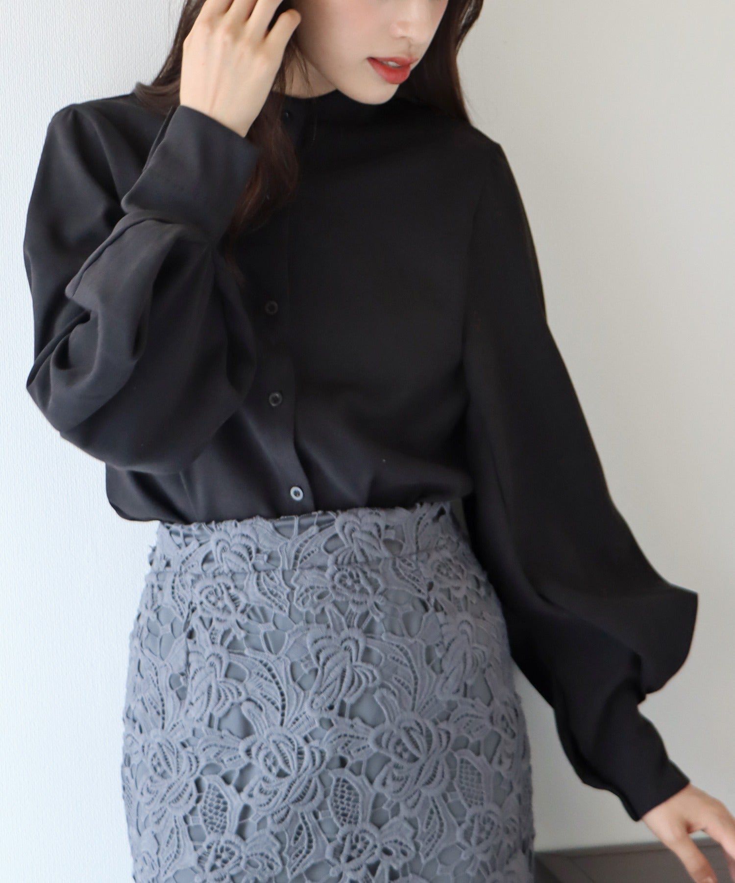 日本 BLUE EAST - 知性小立領氣球長袖襯衫-淺粉