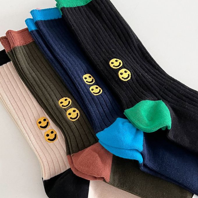 韓國Marian - 笑臉刺繡撞色中筒襪-奶油色 (Free)
