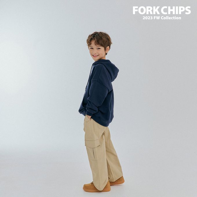 韓國 FORK CHIPS - 鬆緊腰大口袋工裝寬鬆長褲-卡其