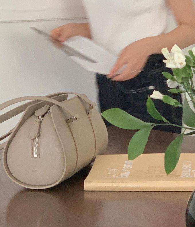 韓國lemego - 牛皮圓筒手提肩背包(Bella)-淺卡其