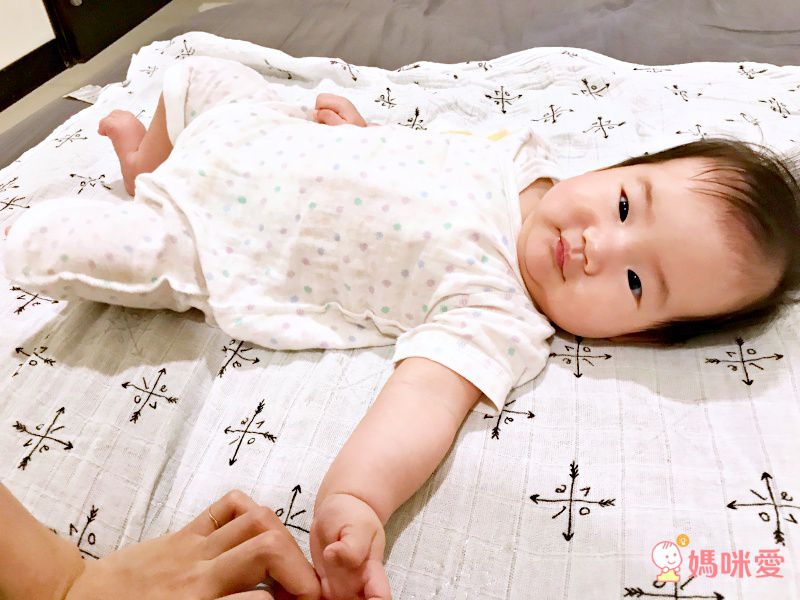 日本 Combi - mini系列-純棉紗布蝴蝶衣-白熊(粉紅格紋) (60-70)