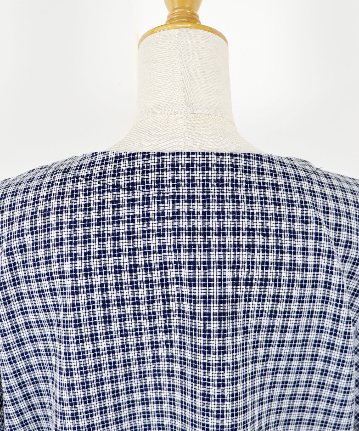 日本 BLUE EAST - 圓領小格紋荷葉五分袖上衣-水藍