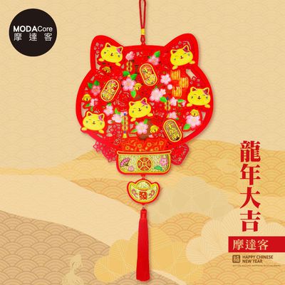 MODACore 摩達客 - 摩達客◉春節開運◉精緻刺繡滿滿招財貓千萬兩流蘇吊飾掛飾