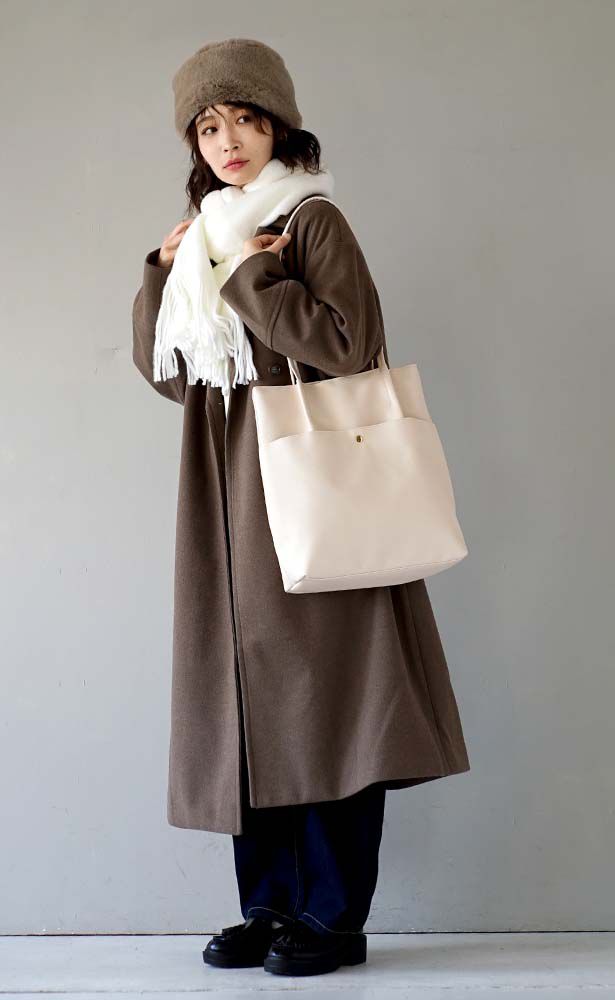 日本 zootie - 收納便利柔軟皮質肩背包-煙燻綠