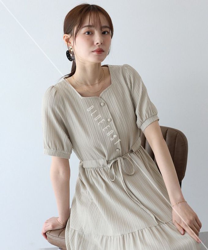 日本 BLUE EAST - 桃心領氣質分層短袖洋裝-黑