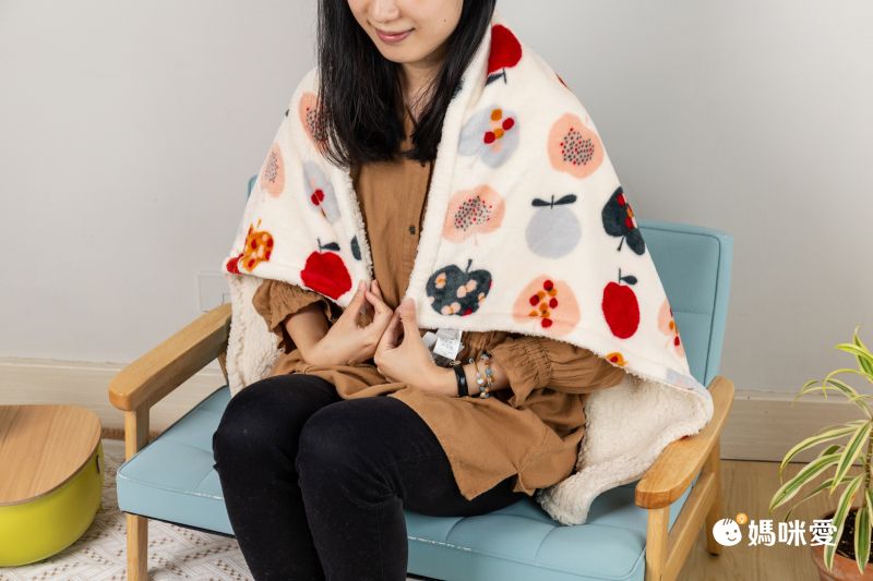 日本小泉 - 輕量極柔保暖毛毯/蓋毯-蘋果點點-深藍