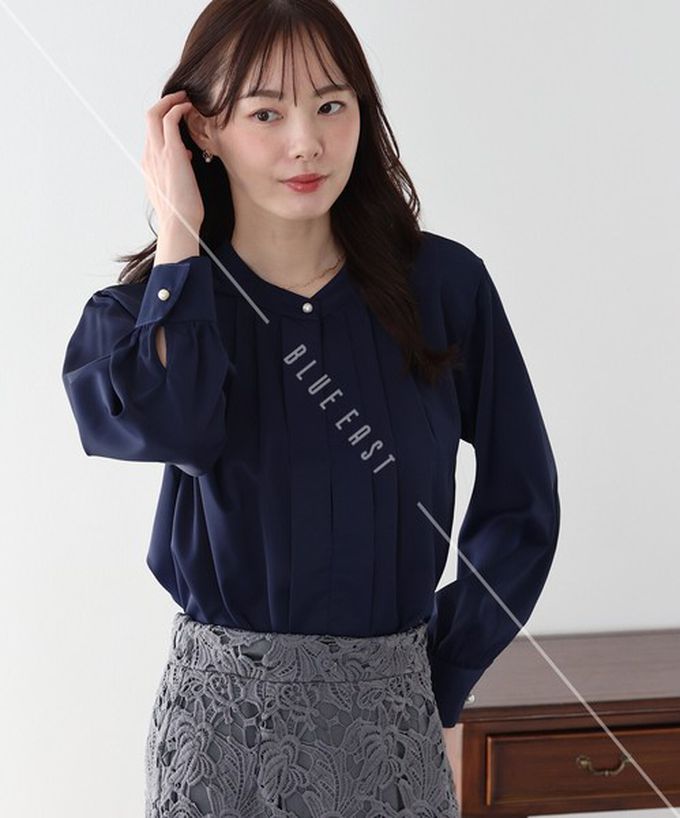 日本 BLUE EAST - 2way領知性整潔感打褶長袖上衣-珍珠袖扣-白