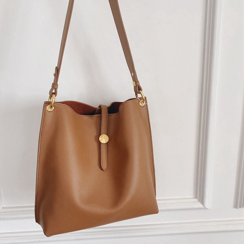 時尚手提/肩揹真皮水桶包-卡其色 (27x29x9.5cm)